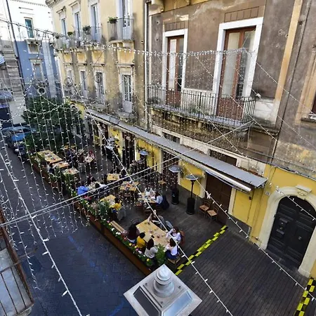 לינה וארוחת בוקר Anfiteatro Le 4*