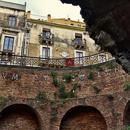 Anfiteatro Le קטאניה