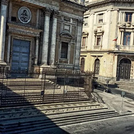 לינה וארוחת בוקר Anfiteatro Le קטאניה