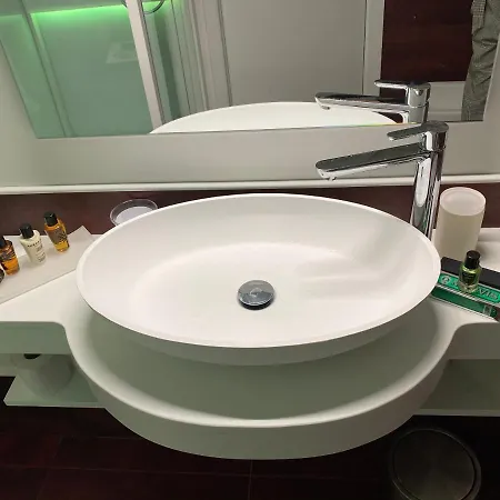 לינה וארוחת בוקר Anfiteatro Le 4*